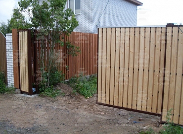 Откатные ворота серии ЕВРО с зашивкой деревом